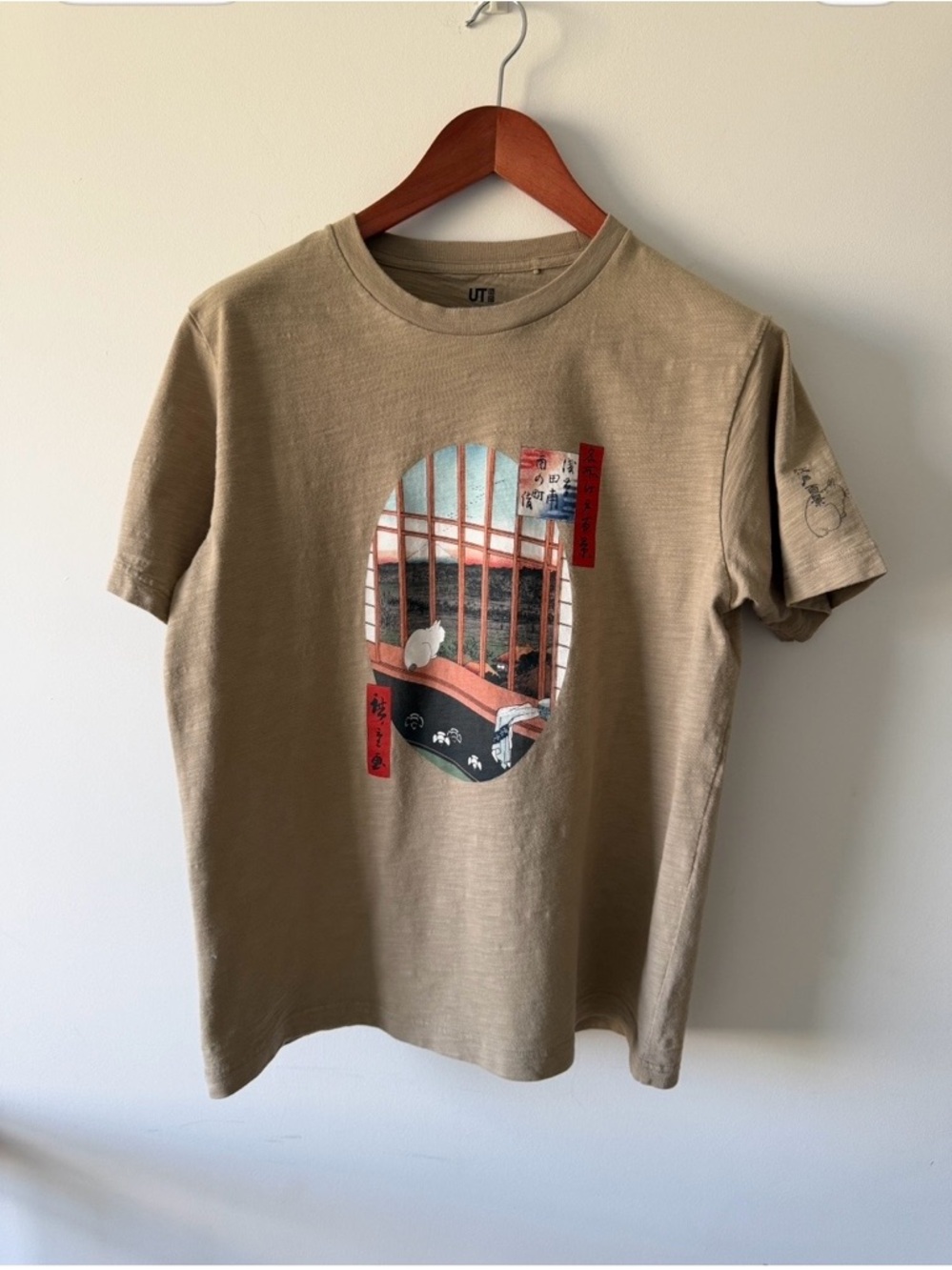 Uniqlo UT Japanese Cat Graphic T-Shirt Beige 100% Cotton Men’s M - Picture 2 of 11